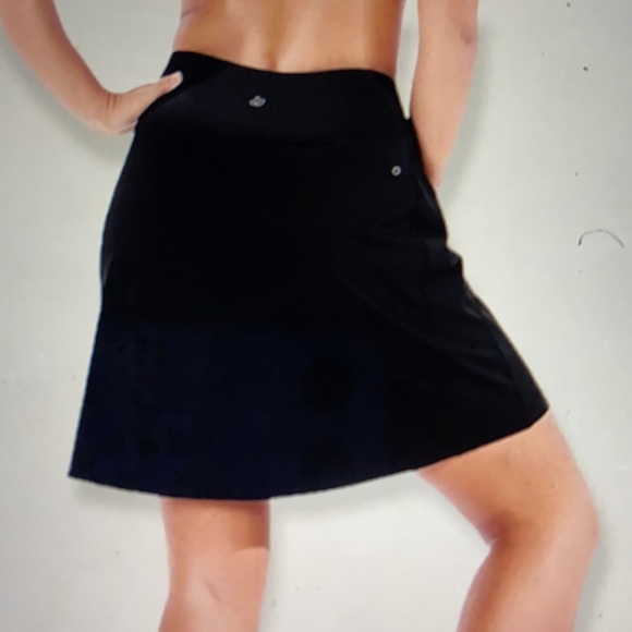 NWT Yogipace UV Protection 17” Skorts Size Large - Picture 2 of 9